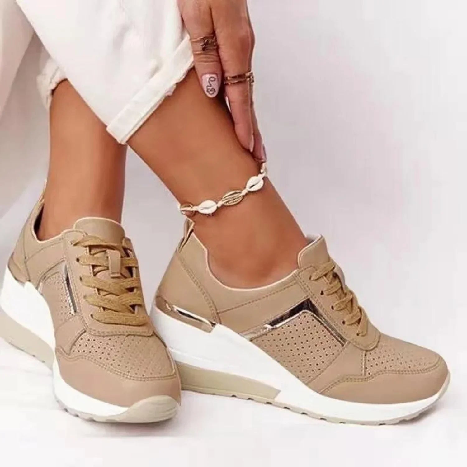 LYDARA – DIE ORTHOPÄDISCHEN WANDERSCHUHE FÜR FRAUEN MIT ANSPRUCH AN KOMFORT & HALT